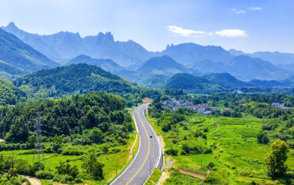专业提供股票配资 畅行风景道 一路好风景